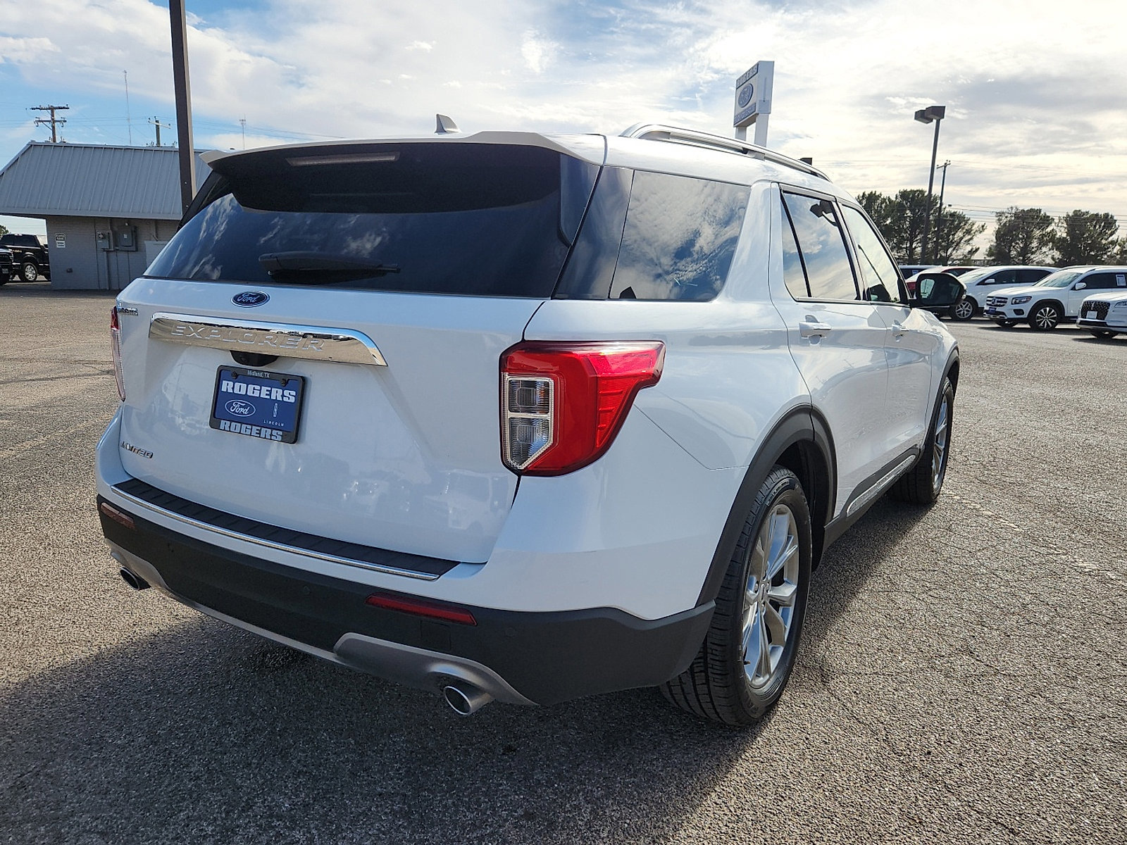 Certified 2023 Ford Explorer Limited w/ Equipment Group 301A image 5