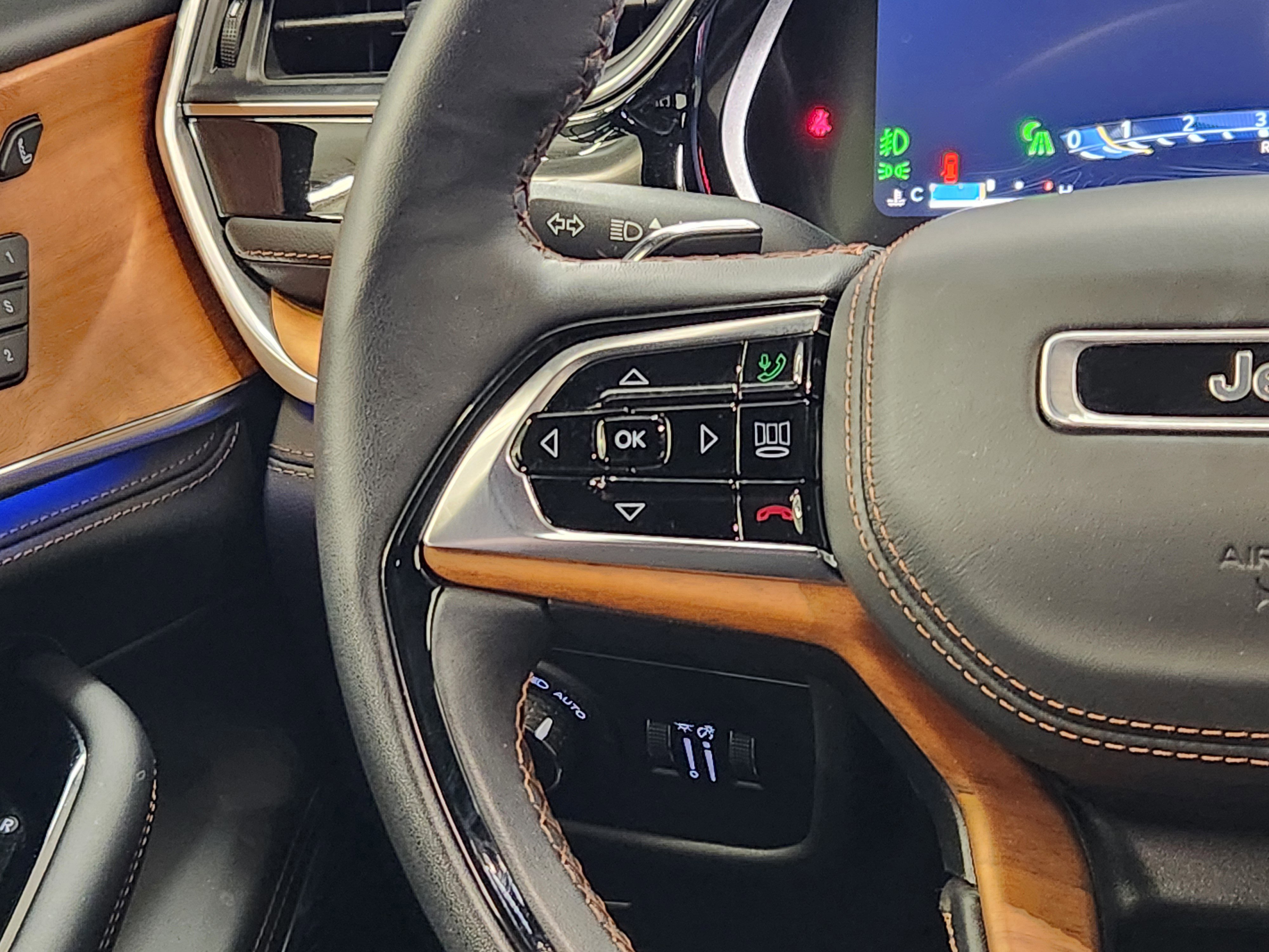 Used 2023 Jeep Grand Cherokee Summit image 26