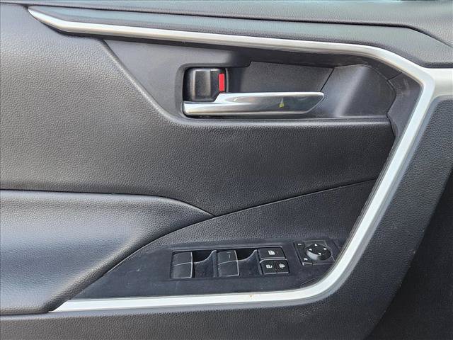 Used 2020 Toyota RAV4 XLE Premium FWD image 8
