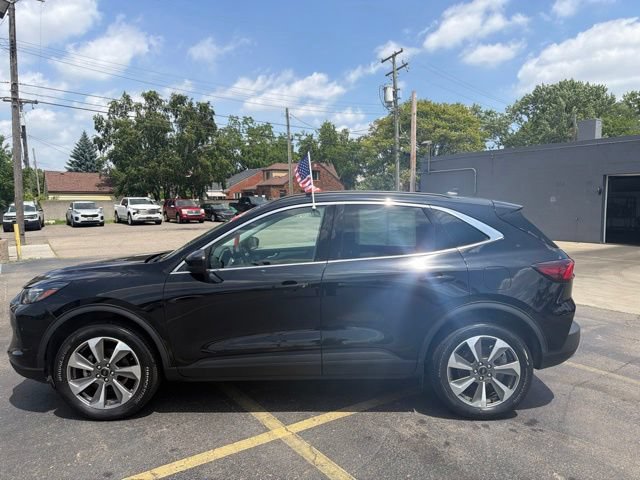 Certified 2025 Ford Escape Platinum AWD/4WD image 9