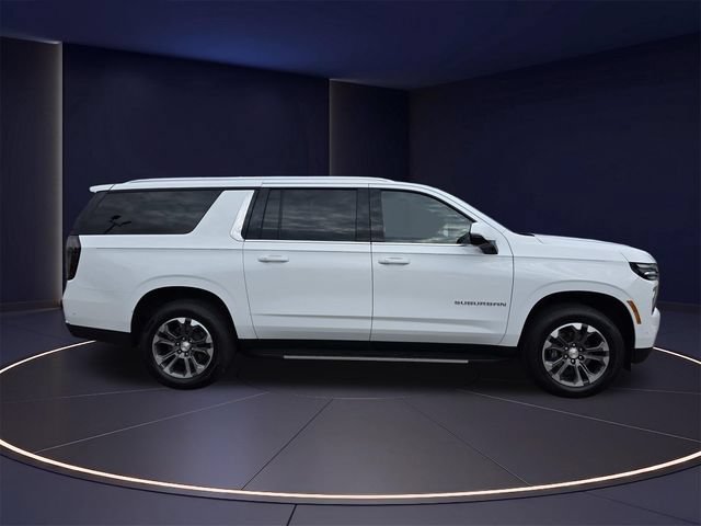 Used 2025 Chevrolet Suburban LT w/ Comfort Package RWD image 2