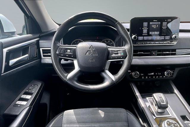 Used 2024 Mitsubishi Outlander AWD image 5