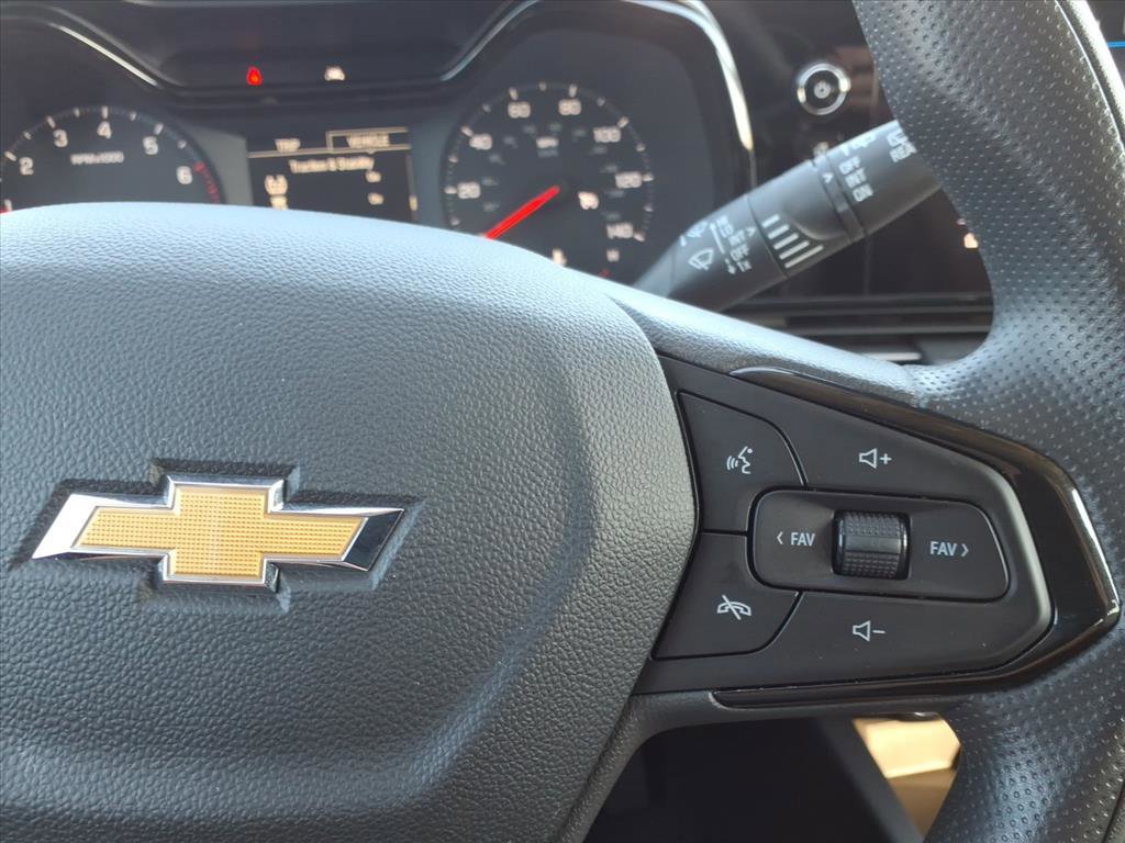 Used 2025 Chevrolet Trax LS image 17