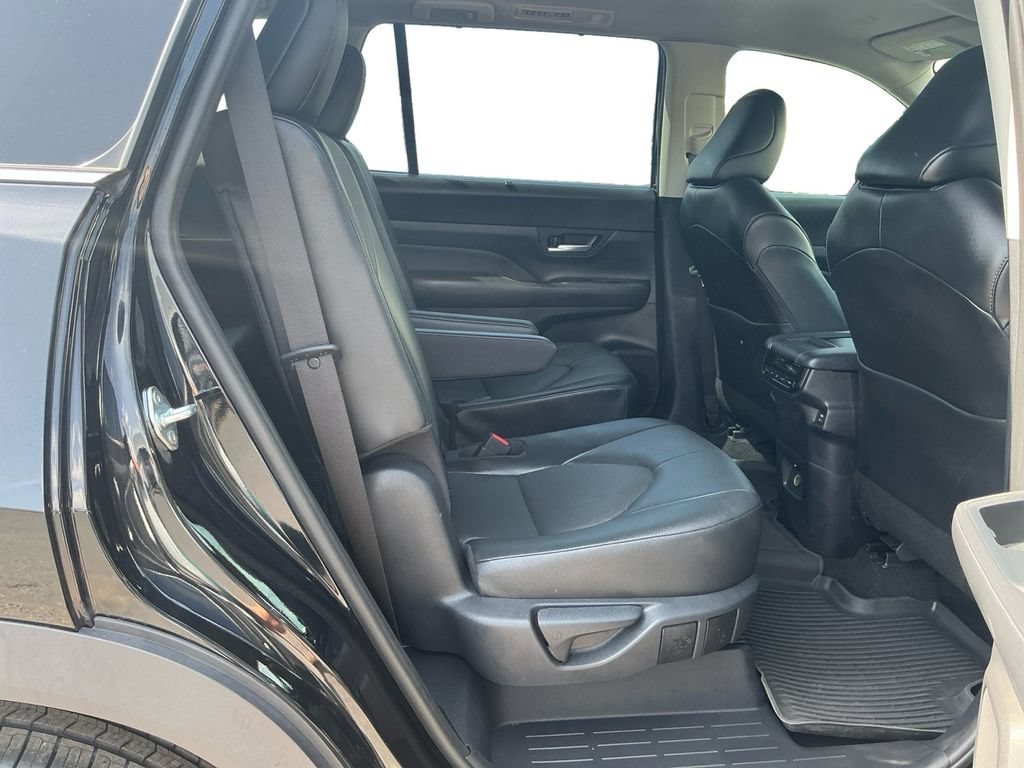 Used 2024 Toyota Grand Highlander AWD image 23