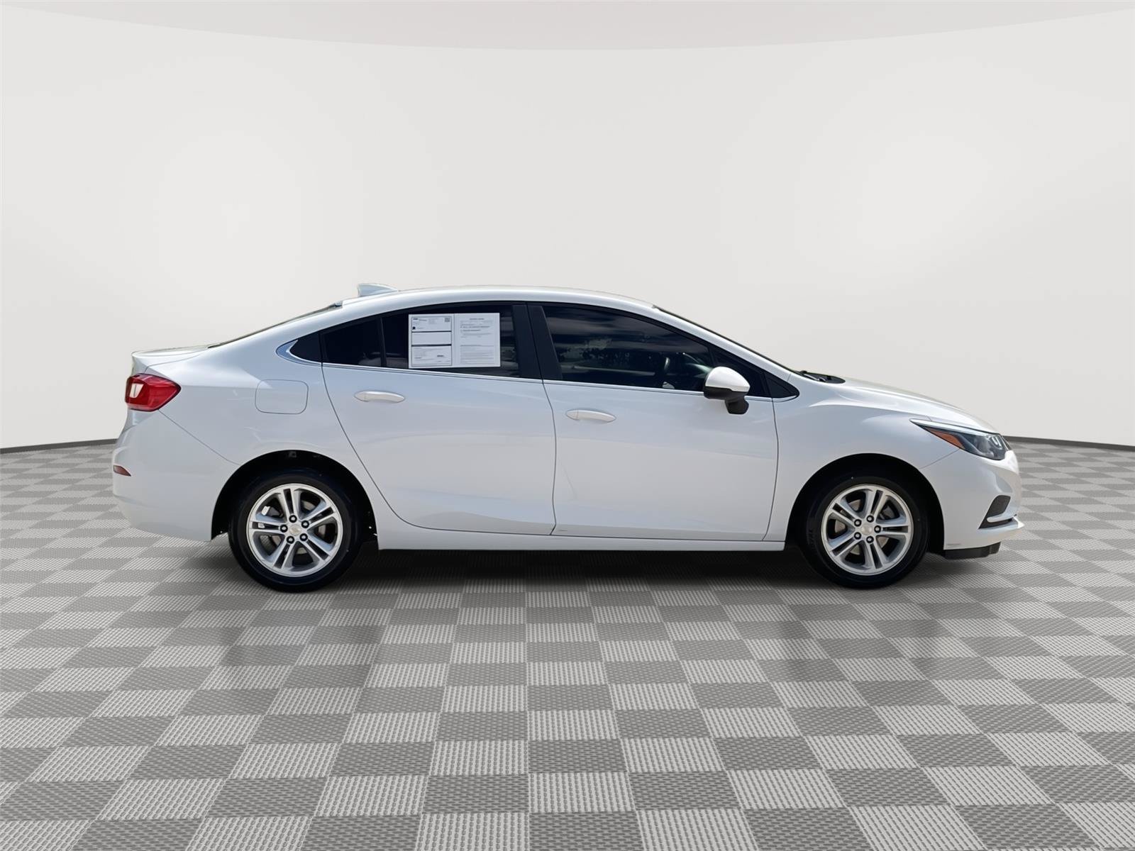 Used 2017 Chevrolet Cruze LT FWD image 6