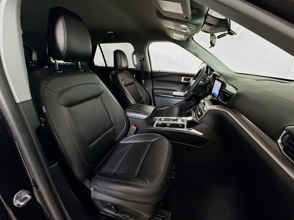 Certified 2023 Ford Explorer XLT w/ Equipment Group 202A image 28