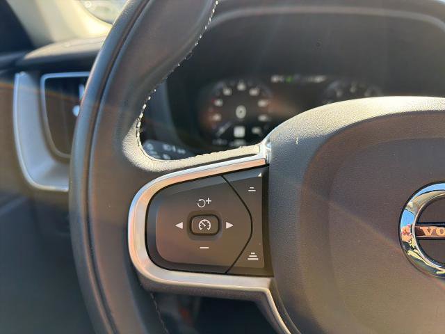 Used 2021 Volvo XC60 T5 Momentum w/ Premium Package image 17