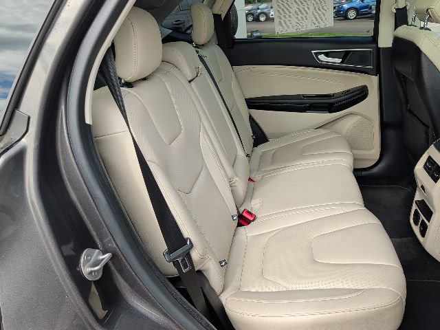 Certified 2017 Ford Edge Titanium w/ Canadian Touring Package AWD/4WD image 32