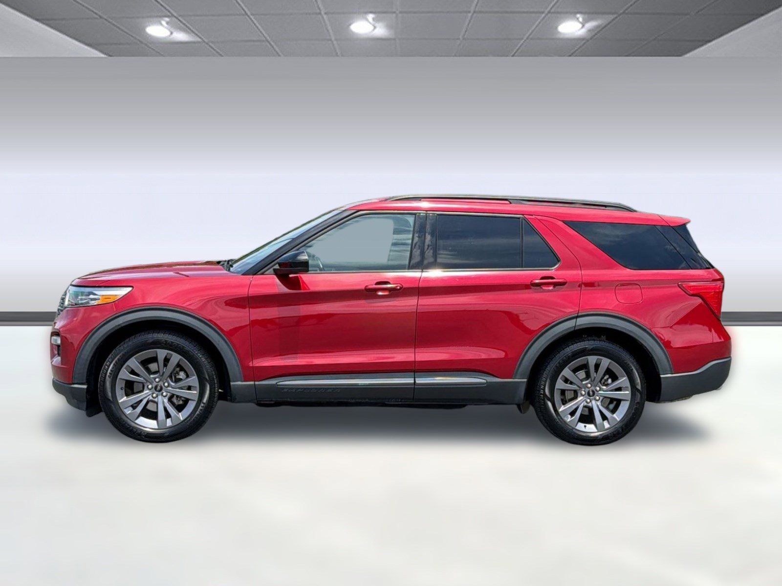 Certified 2022 Ford Explorer XLT w/ Equipment Group 202A RWD image 2