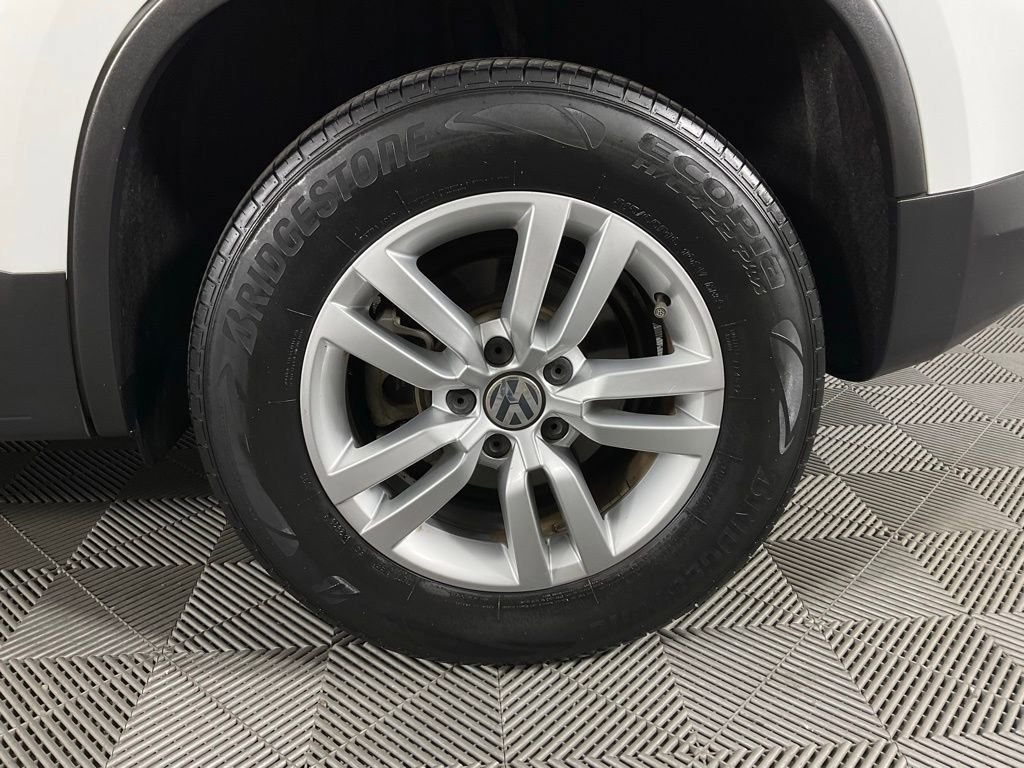 Used 2017 Volkswagen Tiguan S image 10