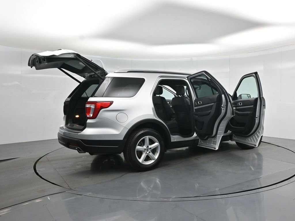 Certified 2018 Ford Explorer XLT w/ Equipment Group 202A image 38