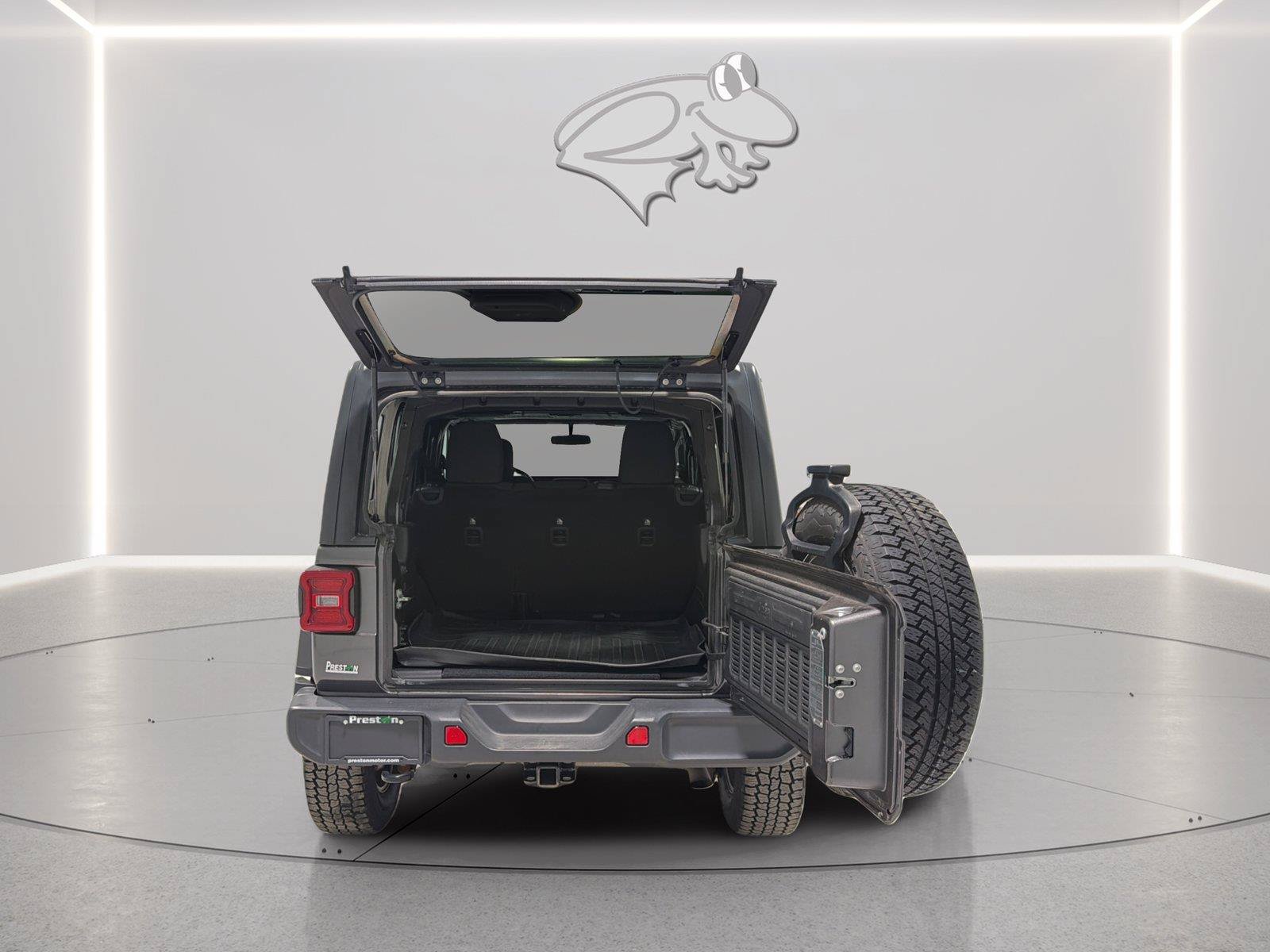 Used 2019 Jeep Wrangler Unlimited Sahara w/ Cold Weather Group AWD/4WD image 11