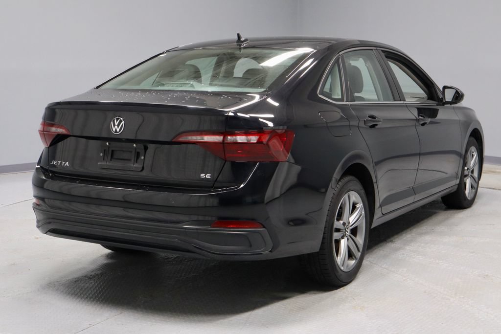 Used 2024 Volkswagen Jetta SE FWD image 11