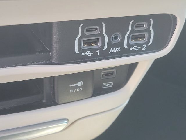 Used 2022 Chrysler Pacifica Touring-L AWD/4WD image 28