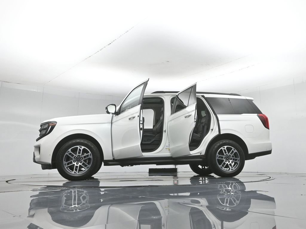 Certified 2025 Ford Expedition Active AWD/4WD image 8