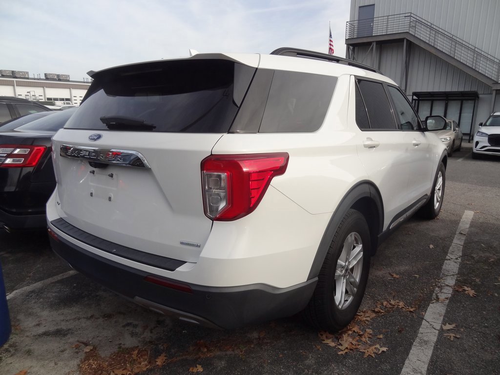 Certified 2020 Ford Explorer XLT w/ Equipment Group 202A image 3