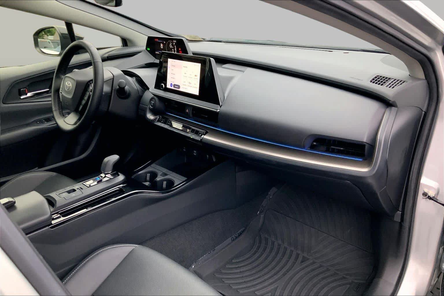 Used 2023 Toyota Prius XLE FWD image 17