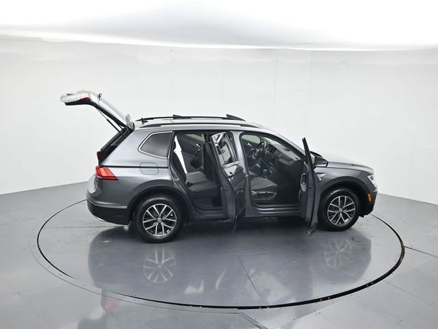 Used 2020 Volkswagen Tiguan SE w/ Panoramic Sunroof Package image 46