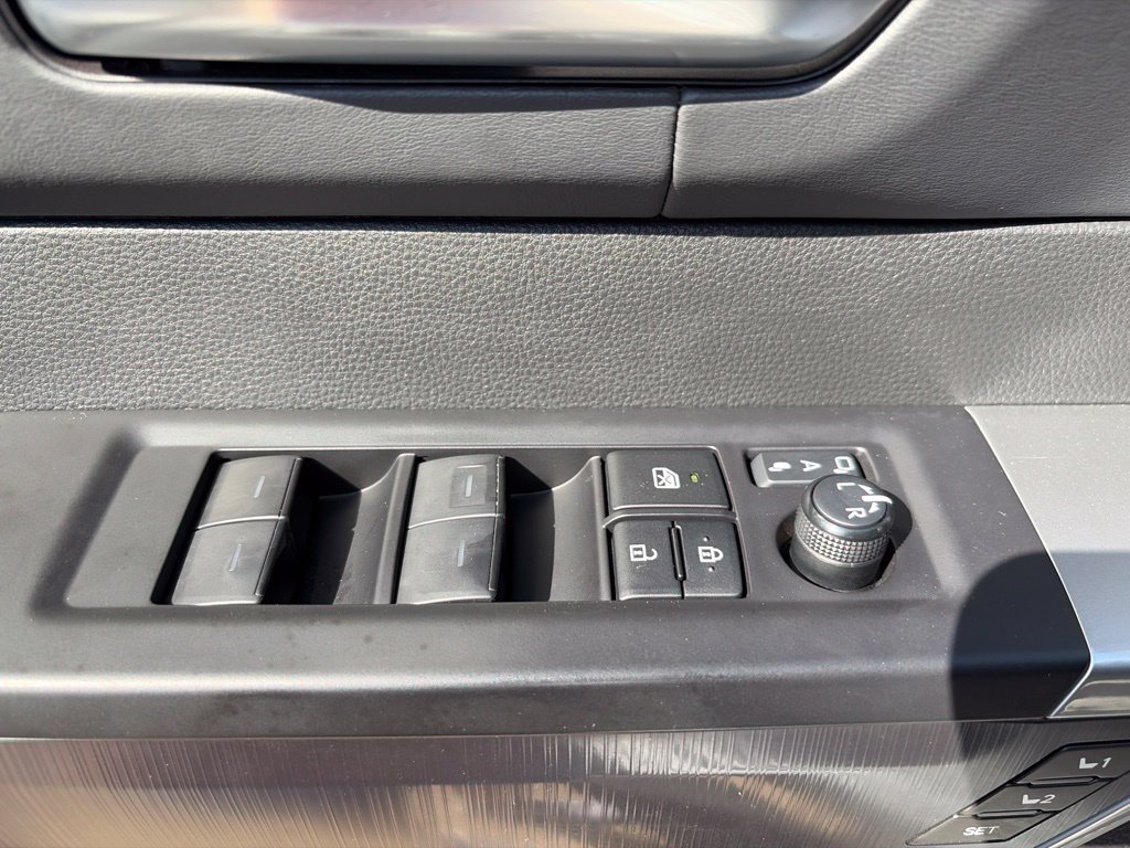 Used 2024 Toyota Tundra Platinum AWD/4WD image 24