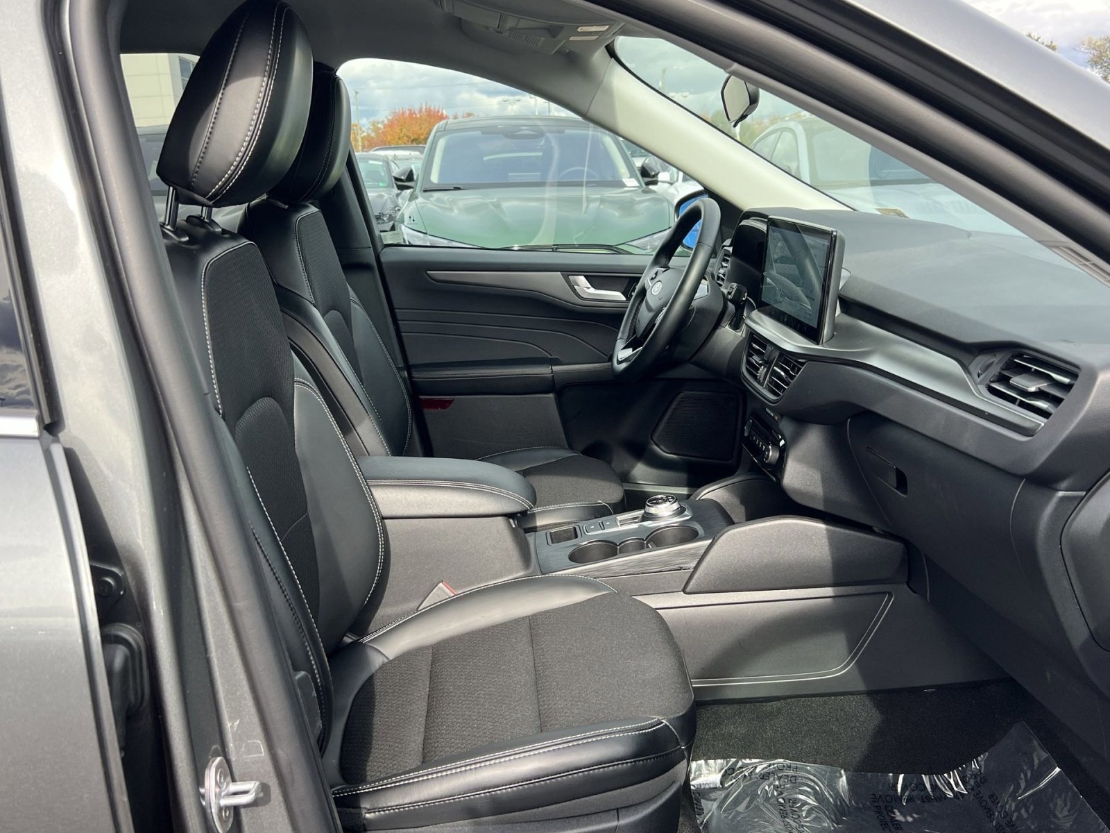 Certified 2025 Ford Escape SE image 26