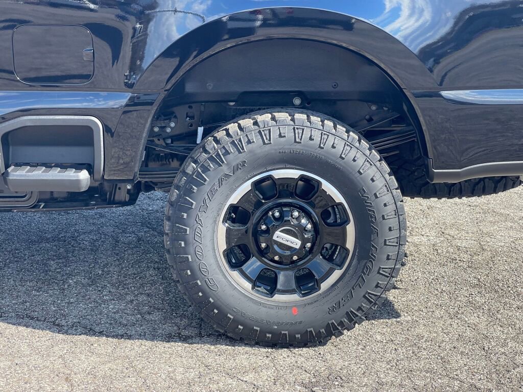 Certified 2026 Ford F350 Platinum w/ Tremor Off-Road Package image 33