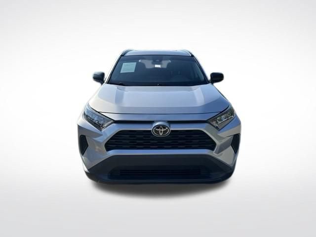Used 2019 Toyota RAV4 LE FWD image 2