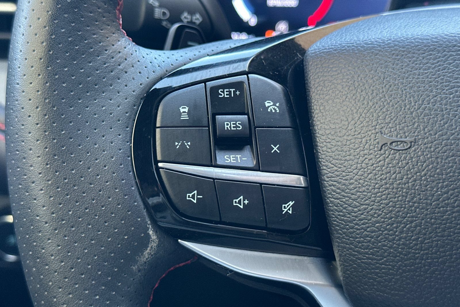 Certified 2025 Ford Explorer ST AWD/4WD image 38