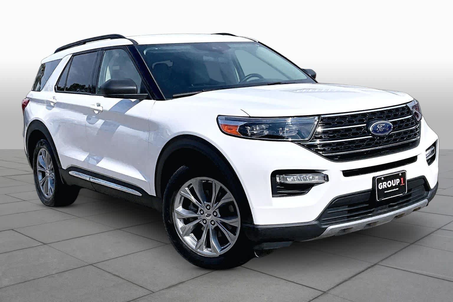 Certified 2023 Ford Explorer XLT w/ Equipment Group 202A RWD image 3