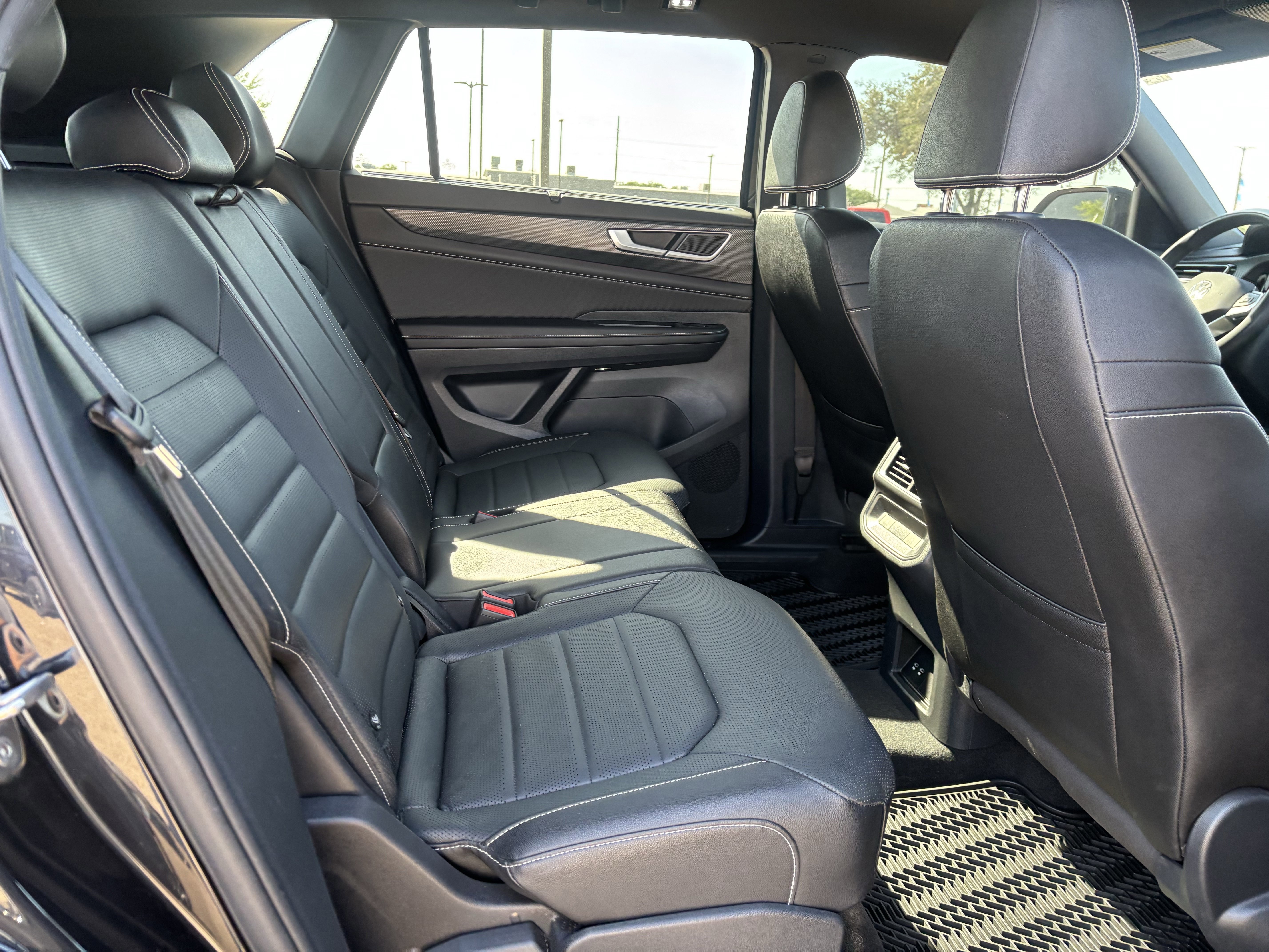 Used 2025 Volkswagen Atlas Cross Sport SEL R-Line image 21