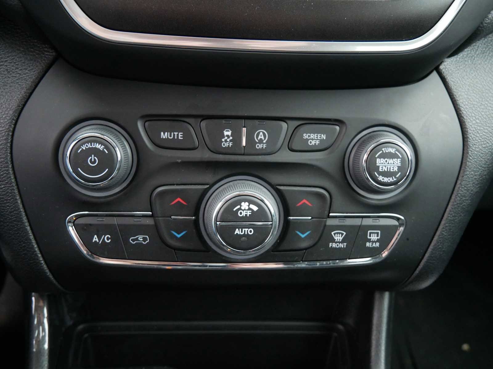 Used 2022 Jeep Cherokee Trailhawk image 24