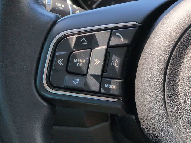 Used 2019 Jaguar E-PACE SE image 32