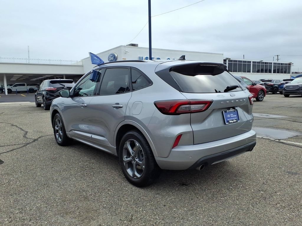 Certified 2023 Ford Escape ST-Line w/ Tech Pack #1 AWD/4WD image 9