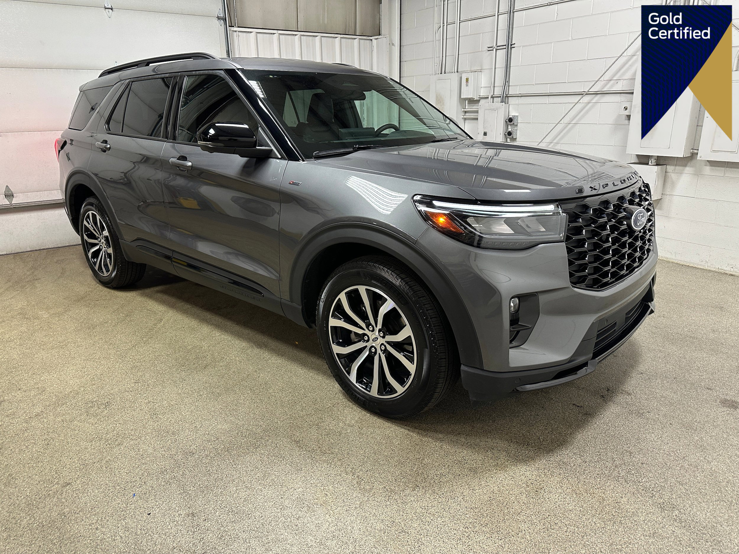Certified 2025 Ford Explorer ST-Line image 1