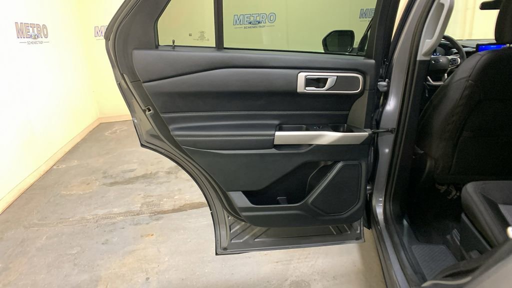 Certified 2023 Ford Explorer XLT w/ Class IV Trailer Tow Package image 27