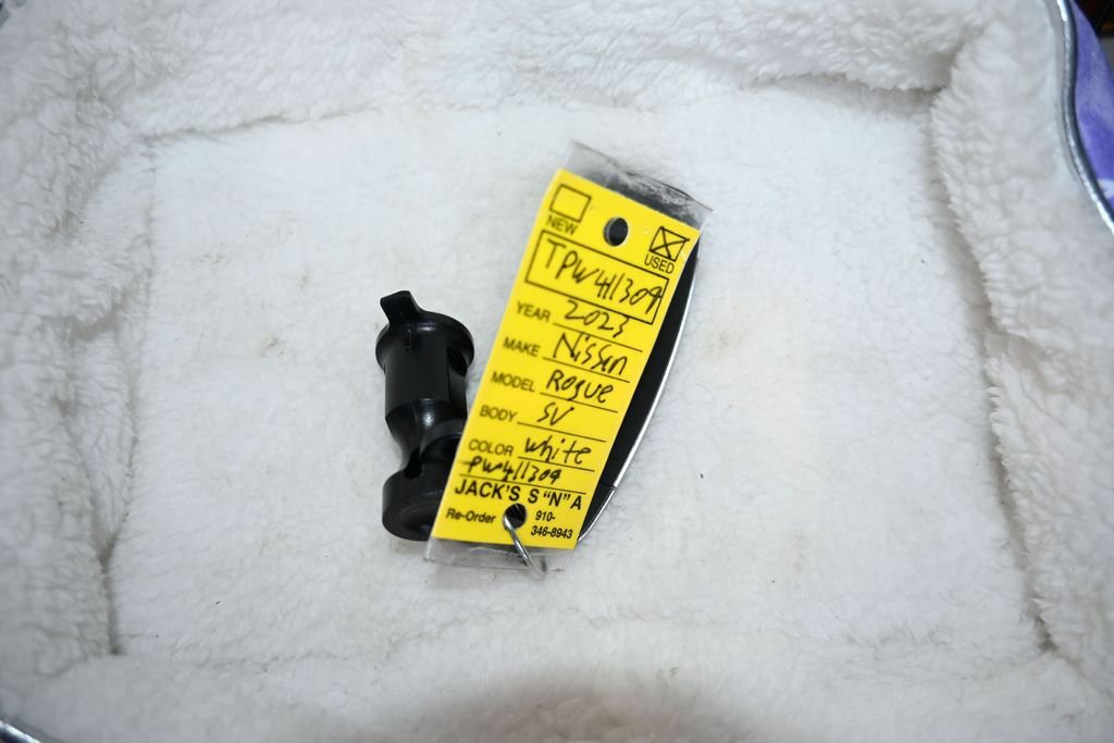 Used 2023 Nissan Rogue SV FWD image 22
