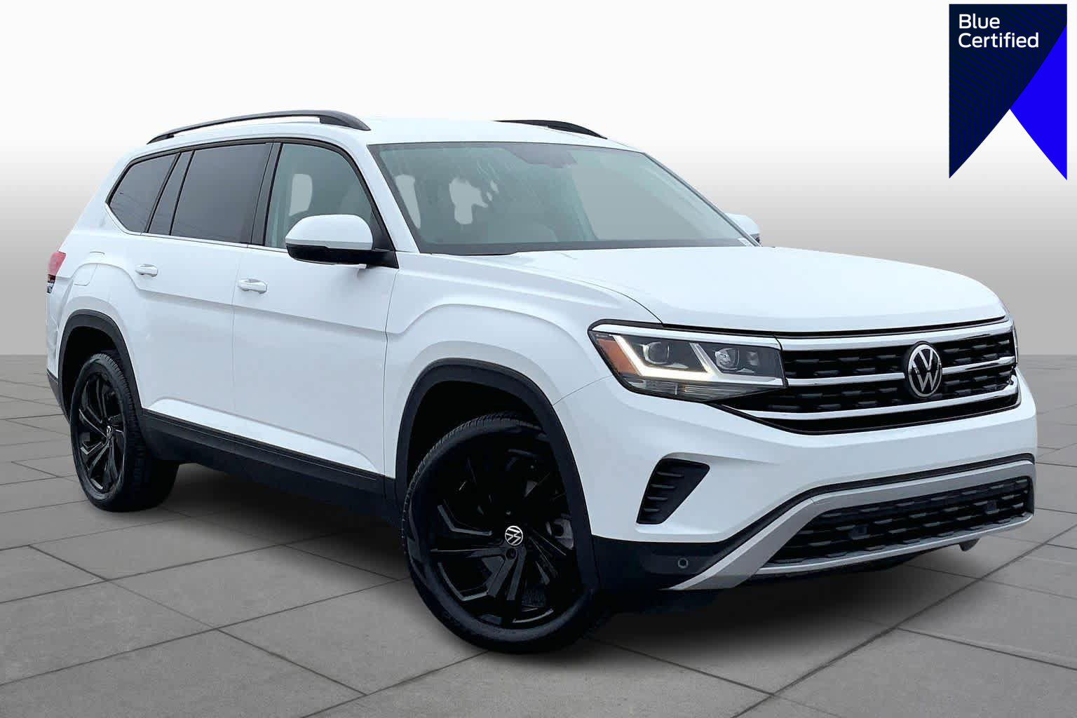 Used 2023 Volkswagen Atlas SE w/ Black Wheel Package image 1