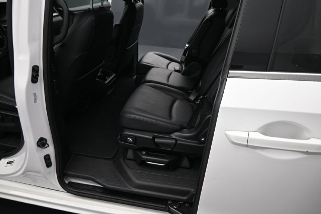 Used 2025 Honda Odyssey Sport-L image 24