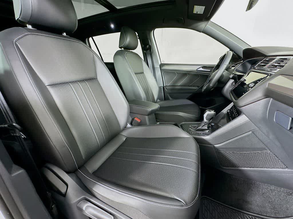Used 2023 Volkswagen Tiguan SE R-Line FWD image 15