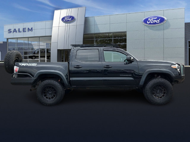 Used 2021 Toyota Tacoma TRD Off-Road w/ Technology Package AWD/4WD image 2