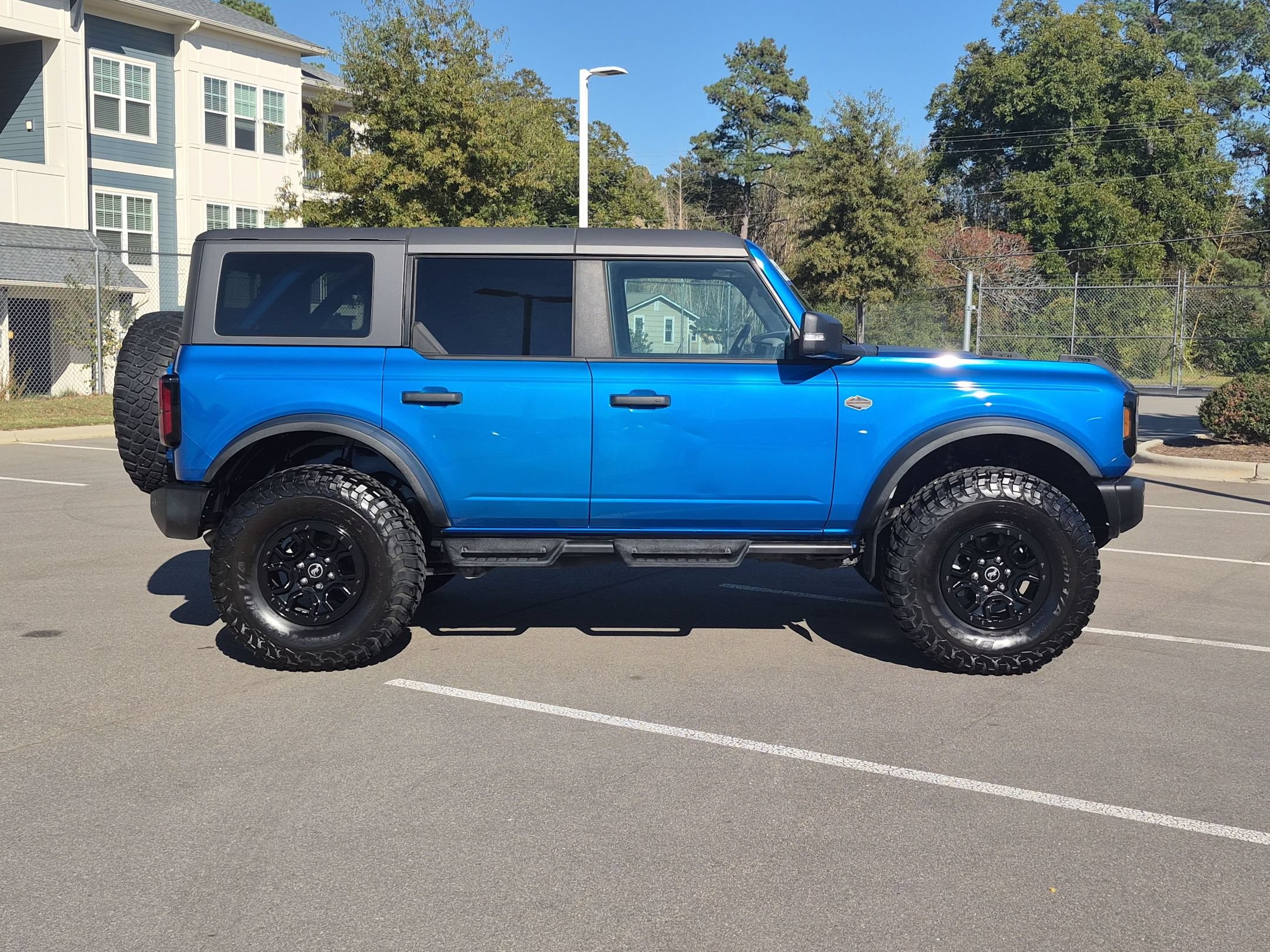Certified 2023 Ford Bronco Wildtrak AWD/4WD image 3