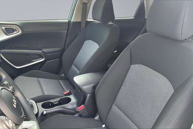 Used 2025 Kia Soul LX w/ LX Technology Package FWD image 25