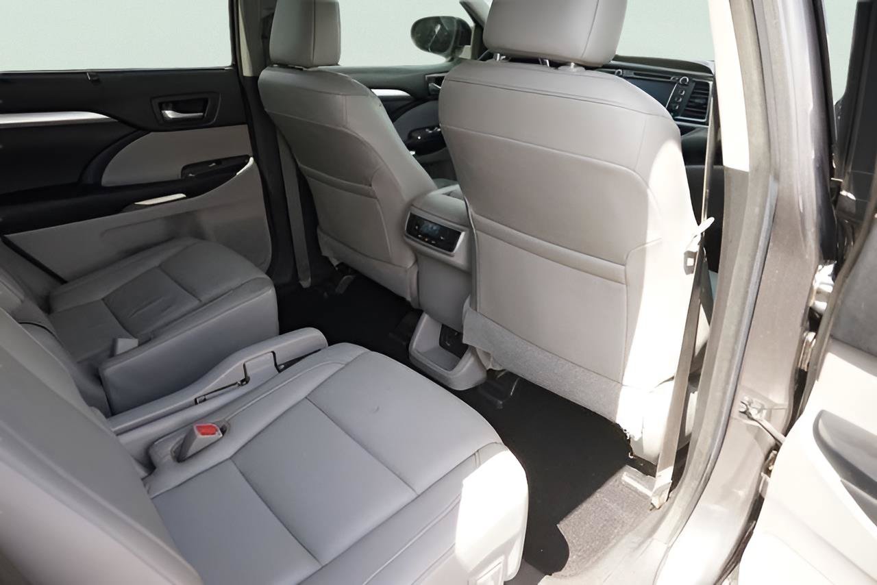 Used 2017 Toyota Highlander XLE FWD image 15