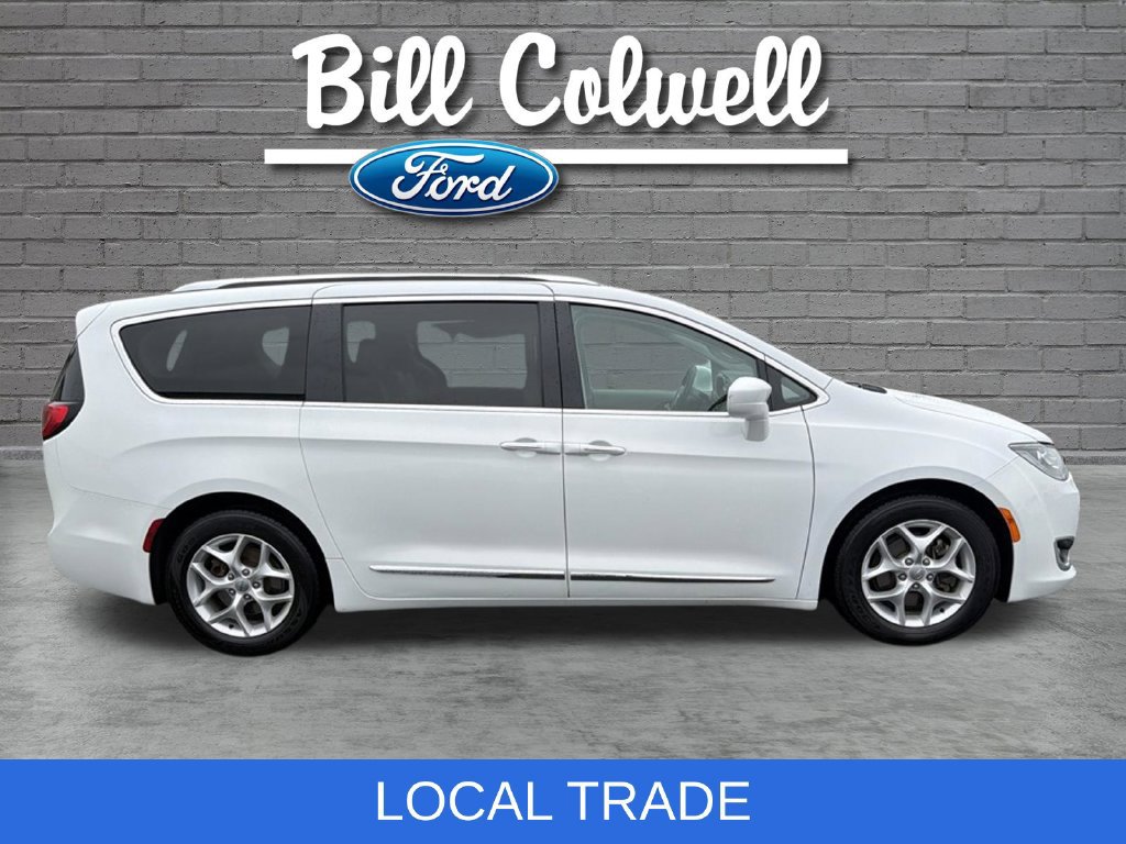 Used 2018 Chrysler Pacifica Touring-L w/ Tire & Wheel Group FWD image 3