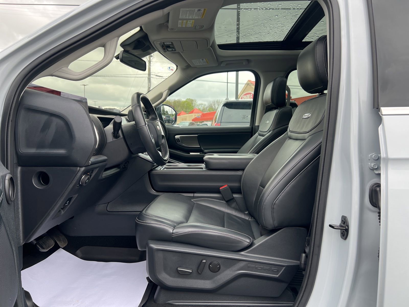 Certified 2025 Ford Expedition Platinum AWD/4WD image 36