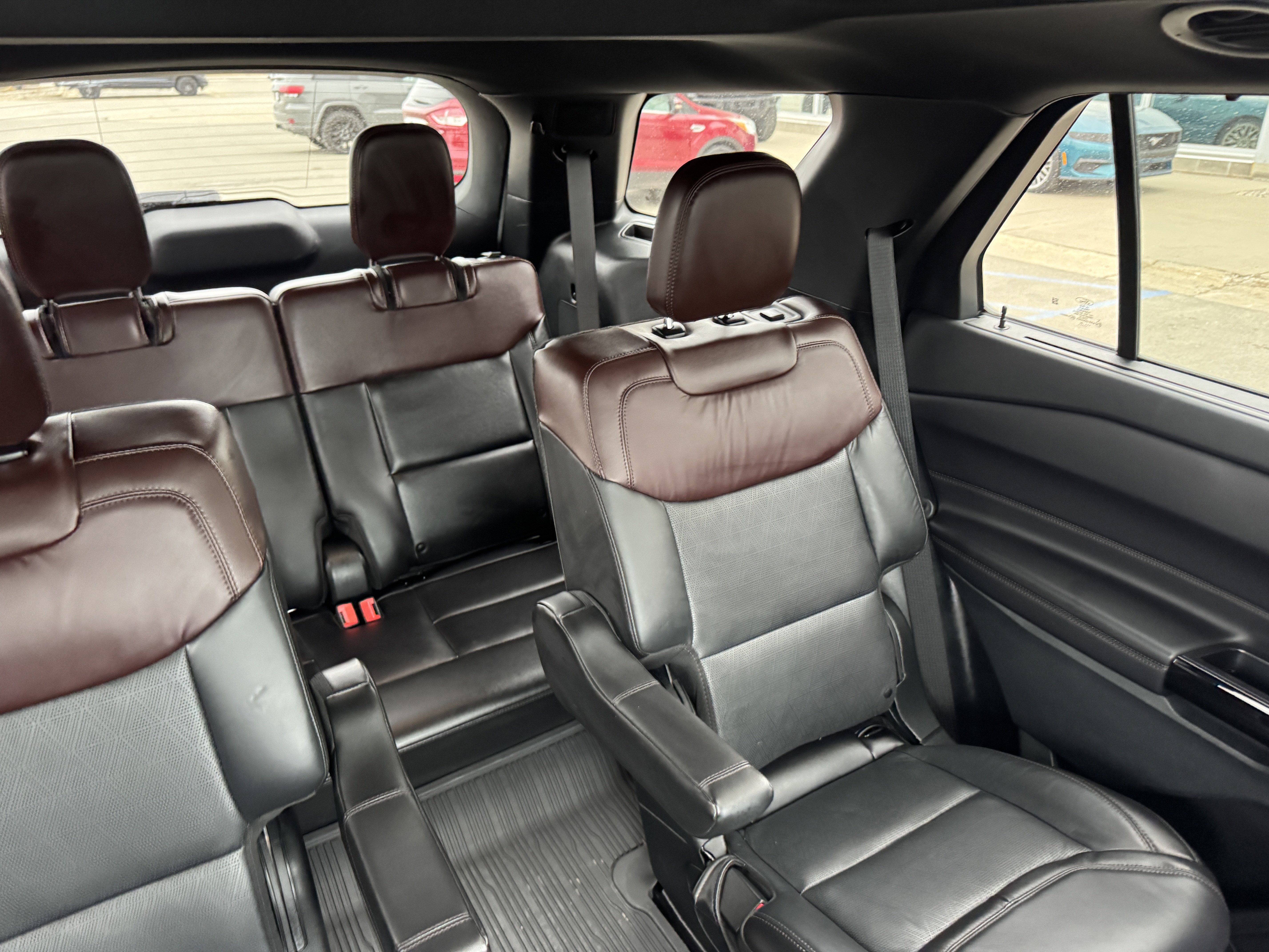 Certified 2024 Ford Explorer Platinum w/ Technology Package image 15