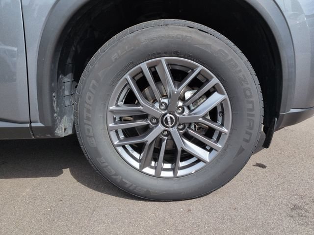 Used 2023 Nissan Rogue S AWD/4WD image 13