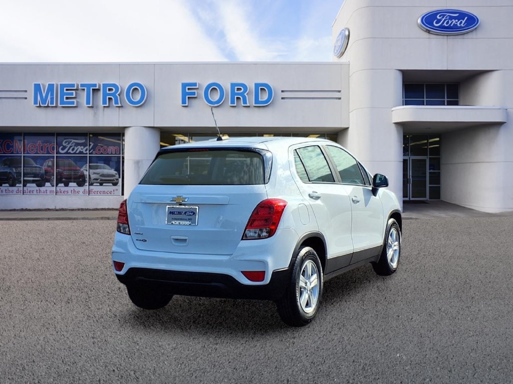 Used 2020 Chevrolet Trax LS FWD image 3