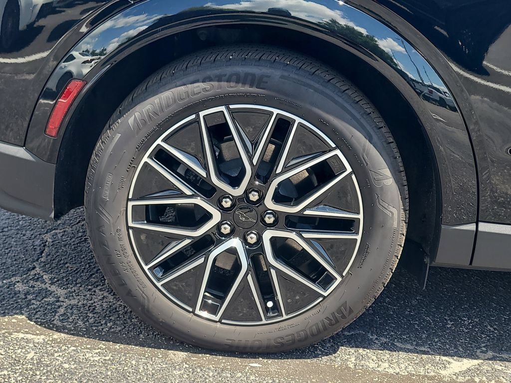 Certified 2025 Ford Mustang Mach-E Premium AWD/4WD image 5