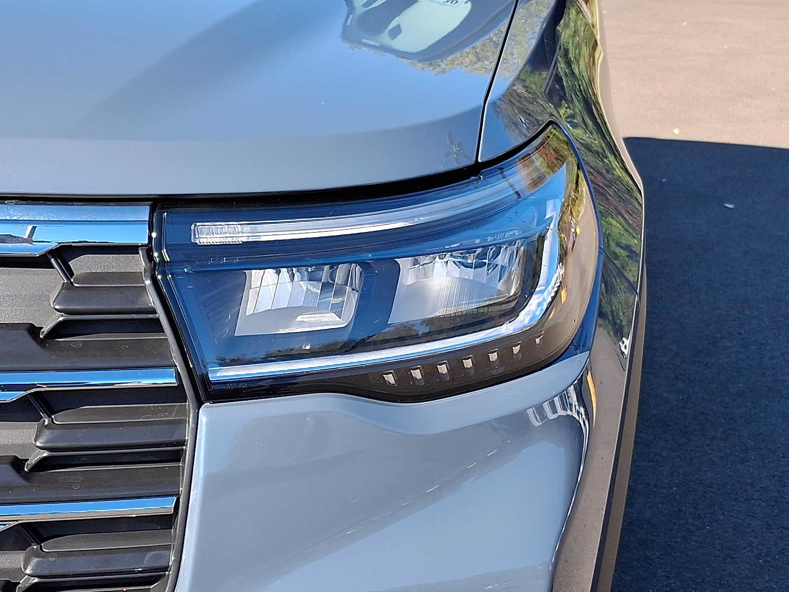 Certified 2025 Ford Explorer Active w/ Active Comfort Package AWD/4WD image 9