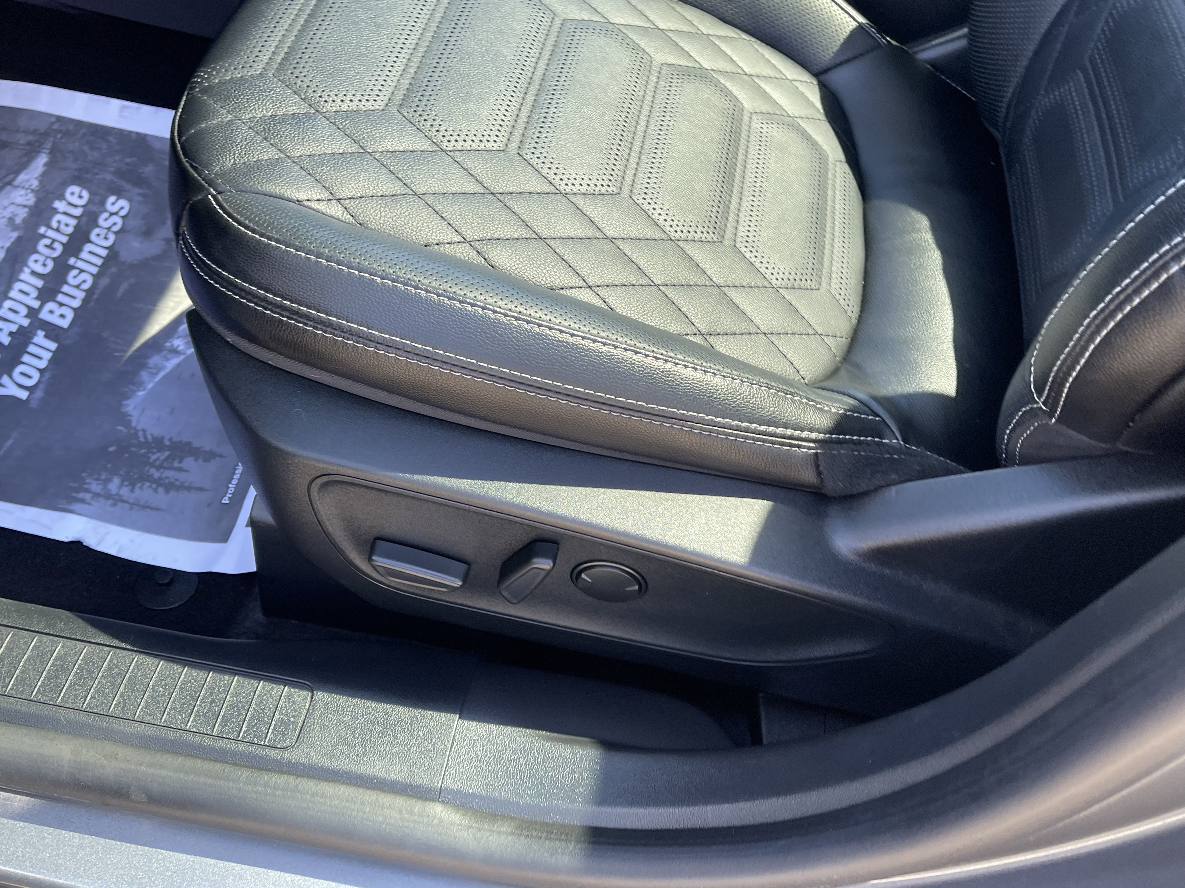 Certified 2023 Ford Escape Platinum w/ Premium Technology Package AWD/4WD image 16